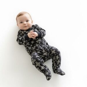 🍁NWT Honest Baby Organic Cotton Footed Sleep & Play “Tossed Skulls” 3–6M